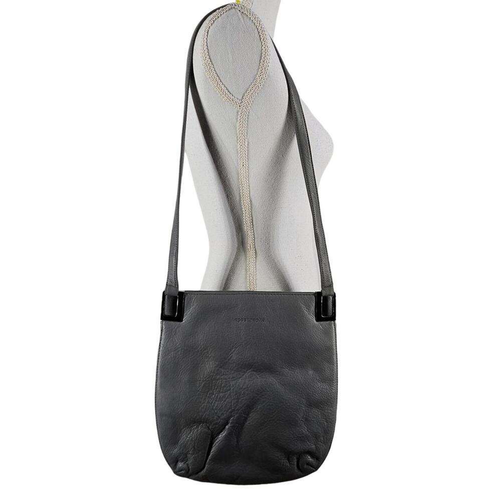 APOSTROPHE WOMEN'S GRAY LEATHER SHOULDER BAG – MINIMALIST STYLE – ZIP INTERIOR